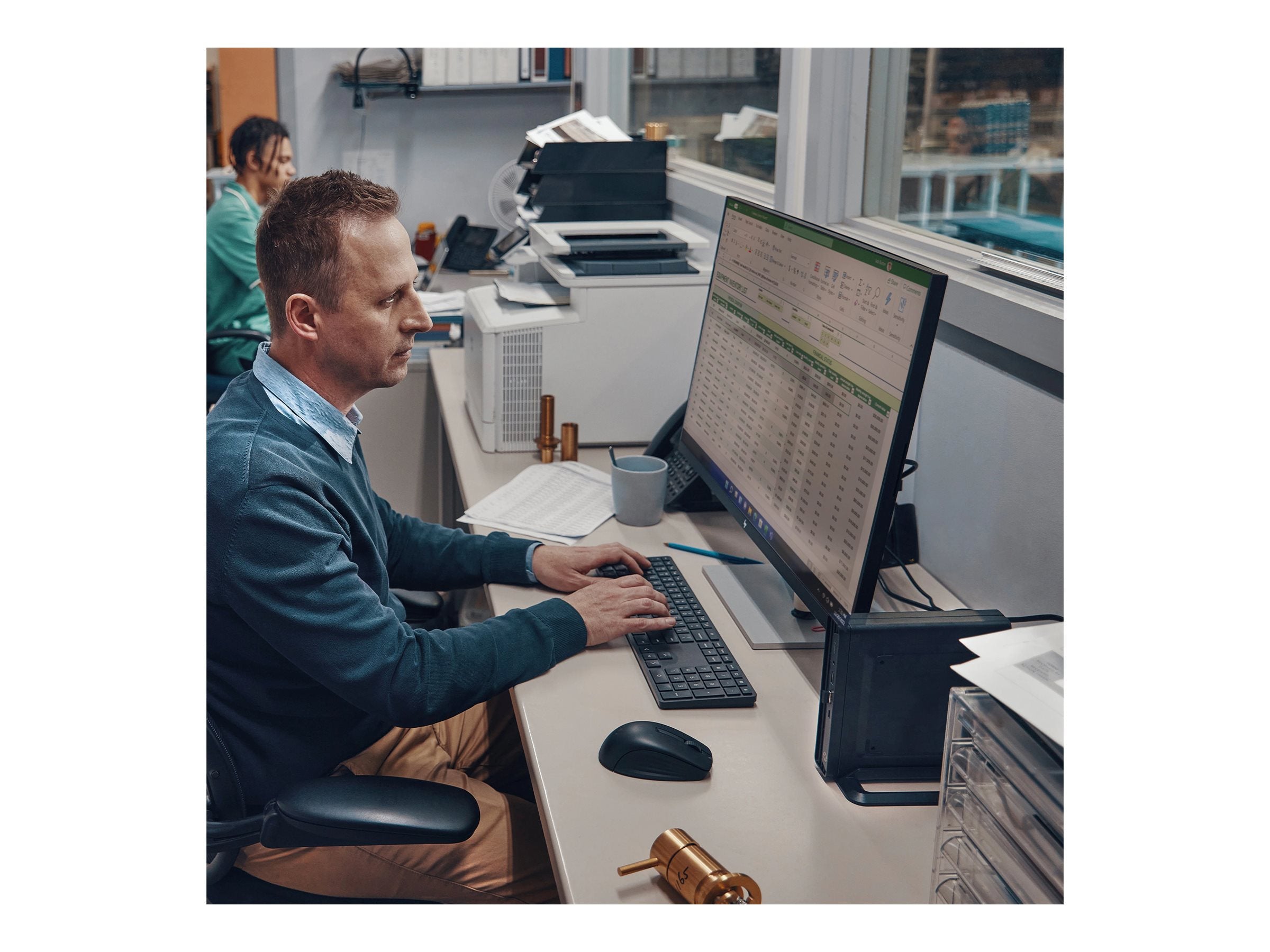 HP Elite 600 G9 - Mini Core i5 12500T / up to 4.4 GHz - RAM 16 GB - SSD 256 GB - NVMe - UHD Graphics 770 - Gigabit Ethernet - Win 10 Pro (includes Win 11 Pro License) - monitor: none - keyboard: US